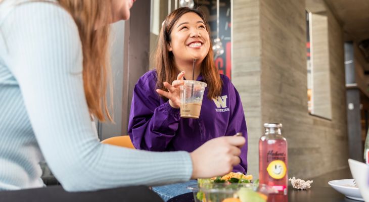 Photo of UW students eating lunch